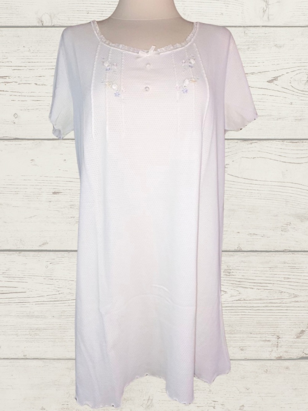 Vintage Cottagecore Romantic Ivory Embroidered Nightgown Lace Bow Pearl M